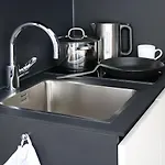 Hotel To By Wmm *