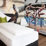 Hotel To By Wmm *