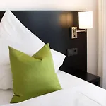 Hotel To By Wmm