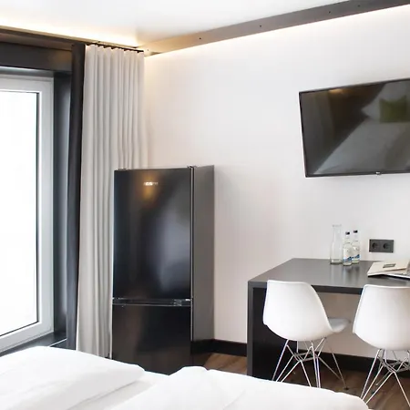 Hotel To By Wmm