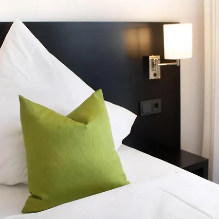 Hotel To By Wmm